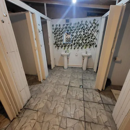 La Cort & Casute Camping Adults Only Kemping