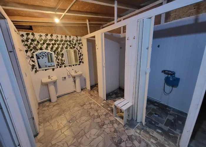 La Cort & Casute Camping Adults Only Kemping *