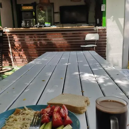 La Cort & Casute Camping Adults Only مكان تخييم *