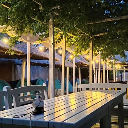 La Cort & Casute Camping Adults Only * فاما فيكي