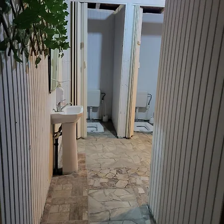 La Cort & Casute Camping Adults Only مكان تخييم فاما فيكي