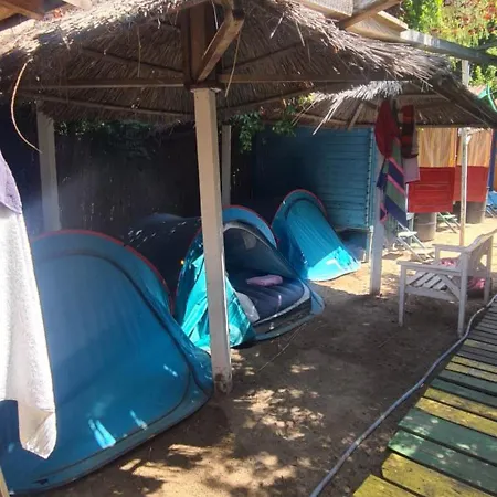 La Cort & Casute Camping Adults Only مكان تخييم *