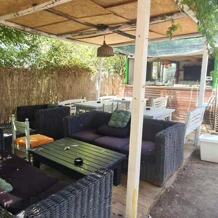 La Cort & Casute Camping Adults Only مكان تخييم